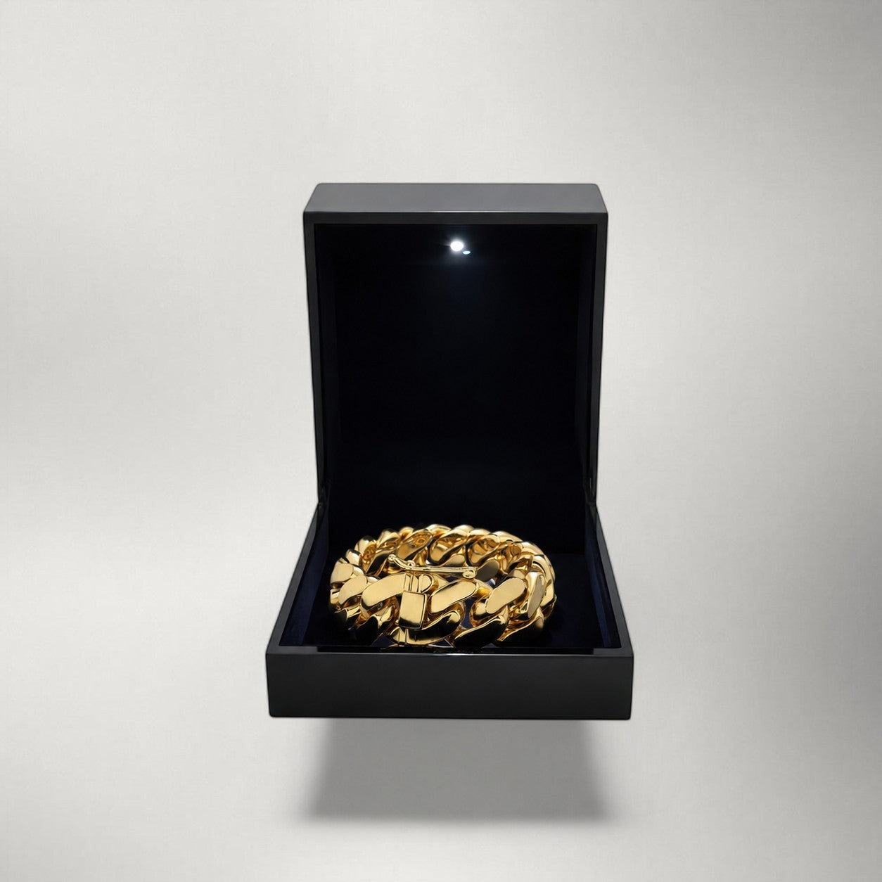 Miami Cuban Link Bracelet in 18K Gold