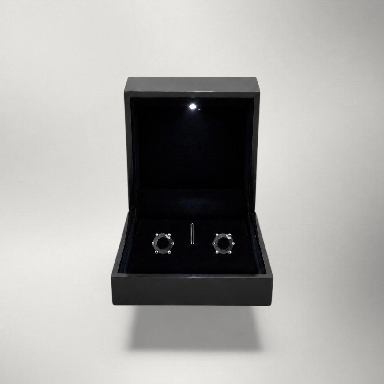 Ísa — Moissanite Stud Earrings | Magnetic Six-Claw